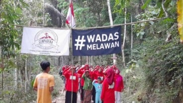 Gempa Dewa Kibarkan Bendera Setengah Tiang di Desa Wadas