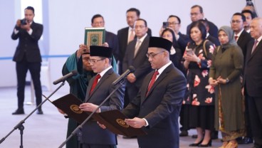 Sederet Tugas Hasan Fawzi, Anggota Dewan Komisioner OJK yang Baru