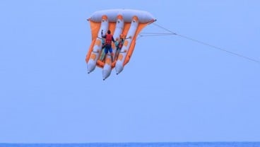 Makan Korban di Bali, Apa Itu Wahana Flying Fish?