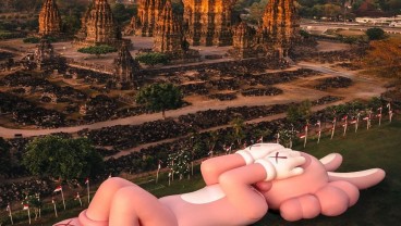 Fakta-fakta KAWS Holiday, Boneka Raksasa Berbaring di Candi Prambanan
