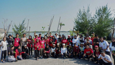 Grand Candi Hotel Ajak Masyarakat Bersihkan Pantai Mangunharjo