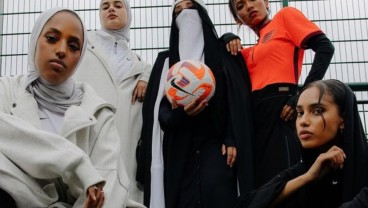 Sejarah! Nike Rilis Koleksi Niqab dan Abaya untuk Wanita Muslim di Dunia