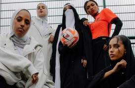 Sejarah! Nike Rilis Koleksi Niqab dan Abaya untuk Wanita Muslim di Dunia