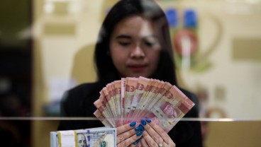 Rupiah Ditutup Menguat di Tengah Penantian Pidato Suku Bunga The Fed