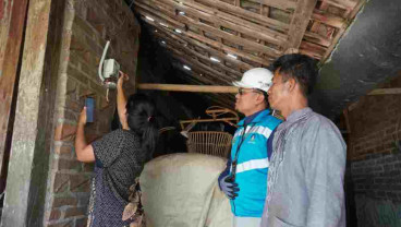 PLN Pasang 442 Sambungan Baru Listrik Warga Kurang Mampu di Jatim