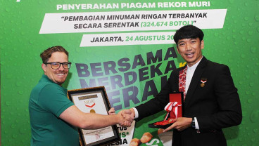 Rekor MURI untuk Pembagian Minuman Ringan Terbanyak