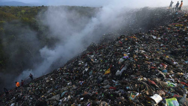 Kebakaran TPA Kawatuna di Palu Belum Bisa Dipadamkan