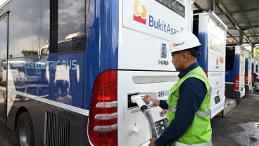 Kurangi Emisi, PTBA Operasikan Hybrid Dump Truck hingga Bus Listrik