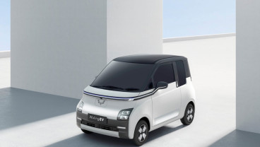 Adu Balap Mobil Listrik Baterai vs Hibrida