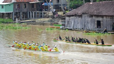 Serunya Lomba Kebut Perahu di Sungai Babatan, Pemenang Boyong Sapi hingga Kerbau