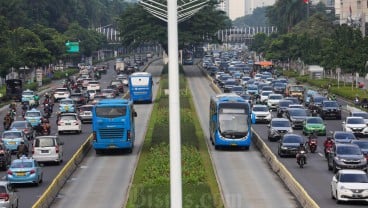 INFRASTRUKTUR ANGKUTAN MASSAL : Lemah Daya Tarik Transportasi Publik