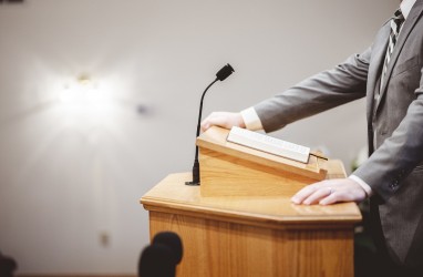 7 Contoh Pidato Persuasif Singkat dengan Berbagai Tema