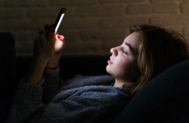 Ini Tips Menghentikan Kebiasaan Bermain Ponsel Sebelum Tidur