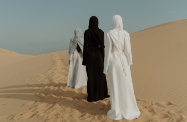 Termasuk Simbol Agama, Prancis Larang Murid Pakai Abaya