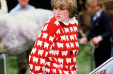 Sweter Ikonik Lady Diana Dilelang hingga Rp1 Miliar