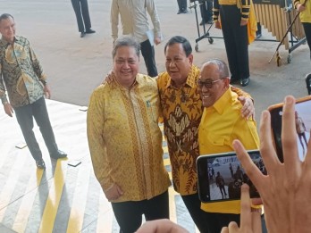 Potret Keakraban Prabowo, Airlangga dan Ical di Markas Golkar