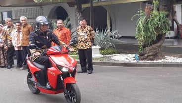 Selis (SLIS) Jemput Bola ke Calon Konsumen, Syarat Subsidi Motor Listrik Diubah