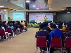 Mahasiswa Universitas Nusa Cendana Sambut Meriah Eno Bening di Festival Literasi Digital