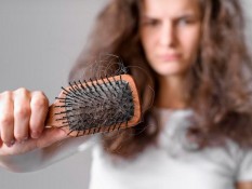 21 Tips Mencegah Rambut Rontok dengan Cepat