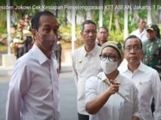 Jokowi Pakai Masker saat Tinjau Venue KTT Asean, Akibat Polusi Jakarta?