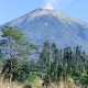 Gunung Sumbing Kebakaran: Puluhan Pendaki Dievakuasi dari Tiga Base Camp