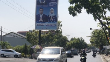 Baliho Anies-AHY Masih Terlihat di Jalan Protokol Kabupaten Cirebon