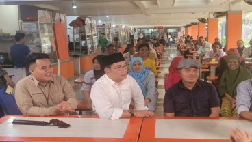 Sambil Menunggu Bey Machmudin, Ridwan Kamil Nongkrong di Kantin Gedung Sate