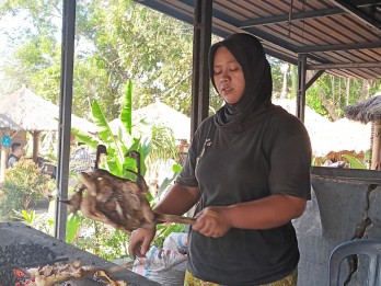 Jelajah Investasi Sasambo : Ayam Bakar Bu Lian, Kuliner yang Wajib Dicoba Saat ke Mandalika