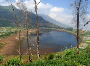 Air di Telaga Merdada kawasan dataran Tinggi Dieng Menyusut Drastis