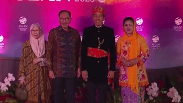 Jokowi Pakai Baju Adat Betawi di Gala Dinner KTT ke-43 Asean