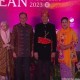 Jokowi Pakai Baju Adat Betawi di Gala Dinner KTT ke-43 Asean