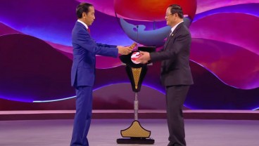 KTT Asean: PM Laos Resmi Terima Palu Keketuaan Asean 2024 dari Jokowi