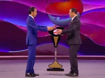 KTT Asean: PM Laos Resmi Terima Palu Keketuaan Asean 2024 dari Jokowi