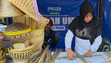 Program Pendampingan PNM membuat Nasabah Garut Berdaya Lewat Anyaman Bambu