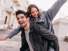 10 Tips Cara Membuat Pria Mengejar Perempuan
