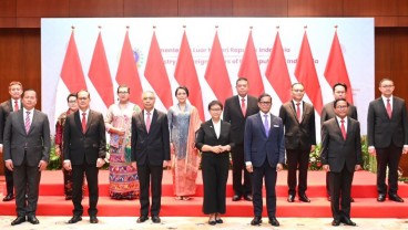 Menlu Retno Resmi Lantik 3 Pejabat Pimpinan Tinggi Madya dan 10 Pimpinan Tinggi Pratama