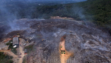 Kebakaran Tempat Pembuangan Akhir (TPA) Sarimukti di Bandung Belum Bisa Dipadamkan