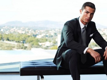 Cristiano Ronaldo Dapat Sim Card Khusus dari Tim Iran, Kenapa?