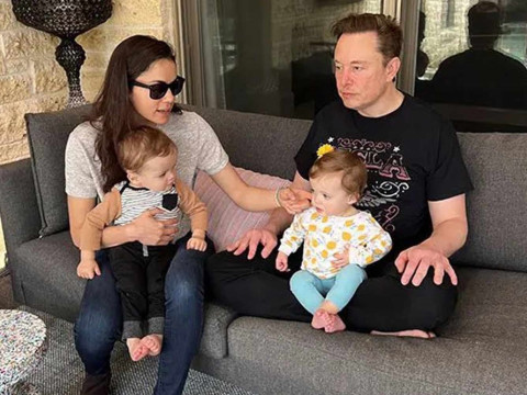Elon Musk dan anaknya/people