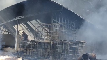 Gudang Penimbunan Minyak Jelantah di Palembang Terbakar