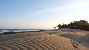 Mengikis Bulir-Bulir Penyesalan di Surga Marginal Pantai Oetune