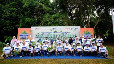 Kolaborasi Bersama PI Grup, Pupuk Kaltim Tanam Ratusan Bibit Pohon Program Community Forest