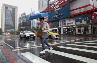 Cuaca Jakarta Hari Ini 18 September: Hujan Guyur Ibu Kota Siang-Malam