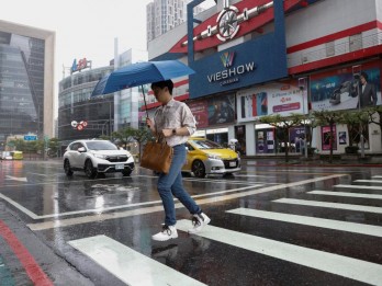 Cuaca Jakarta Hari Ini 18 September: Hujan Guyur Ibu Kota Siang-Malam