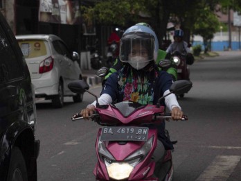 Antisipasi ISPA Akibat Kabut Asap, 1.500 Masker Bagikan untuk Pelajar di Padang