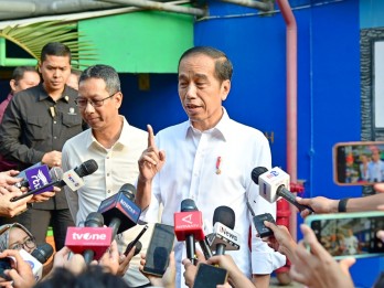 Jokowi Tinjau Pasar Jatinegara, Sebut Harga Beras Mulai Turun Dalam 2-3 Minggu