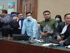 Sespri Buka-bukaan Soal Aliran Duit Rp500 Juta ke Johnny Plate