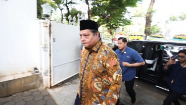 Soebronto Laras Meninggal Dunia, Airlangga Hartarto Tiba di Rumah Duka