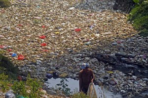 Sungai Cibanten di Banten Dipenuhi Sampah