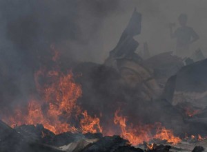 Kebakaran Rumah Semi Permanen dan Lapak Barang Bekas di Bintara Jaya